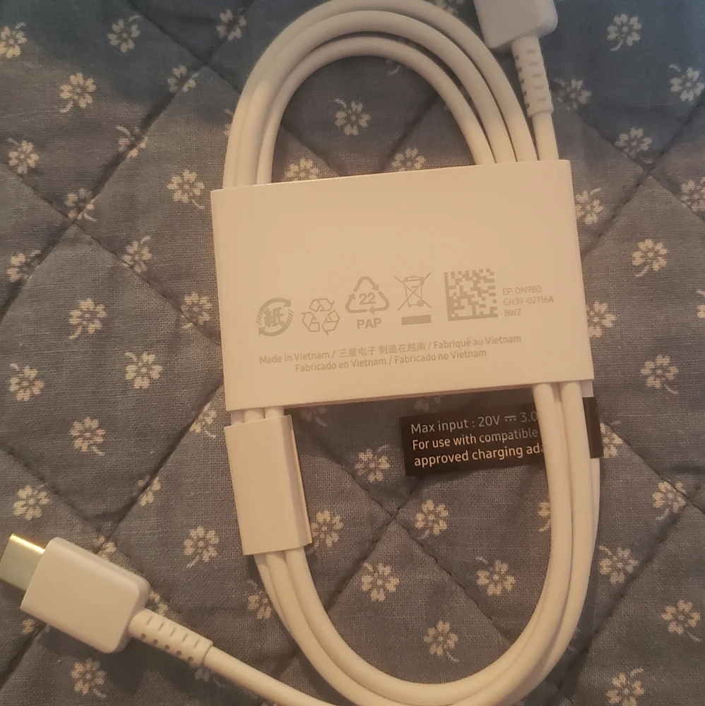 Samsung Factory Original Cable Lightening BRAND NEW NEVER USED